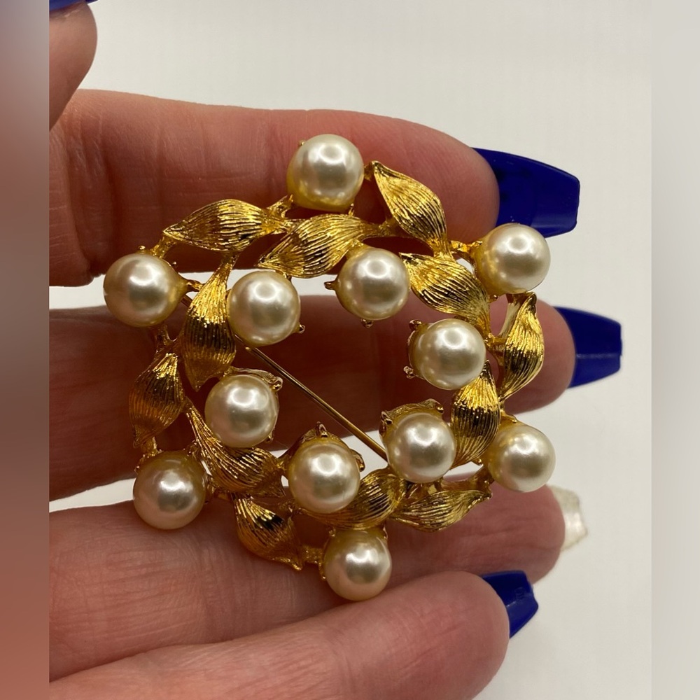 Napier Gold Tone Faux Pearl Leaf Brooch - Picture 8 of 9